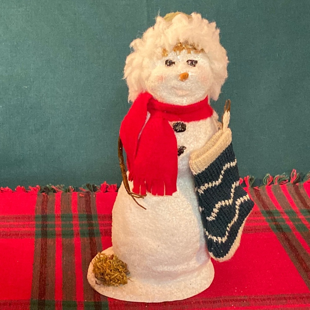 Byer’s Choice Snowwoman